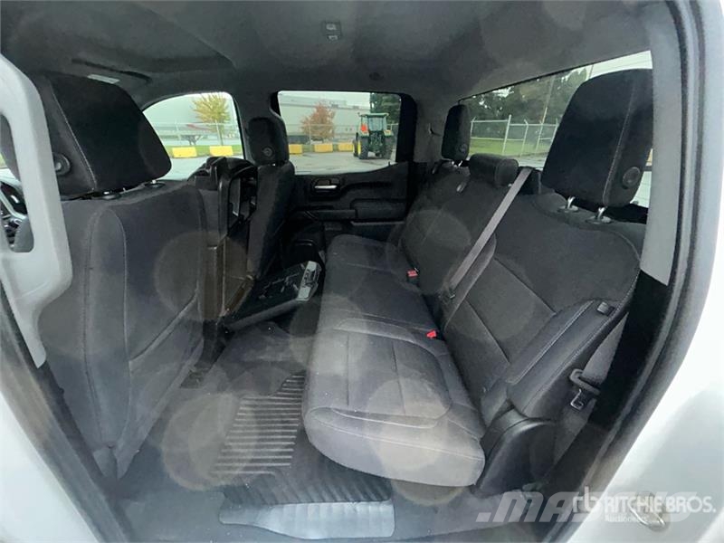 Chevrolet Silverado 1500 LT 4x4 Crew Cab Pickup Anders