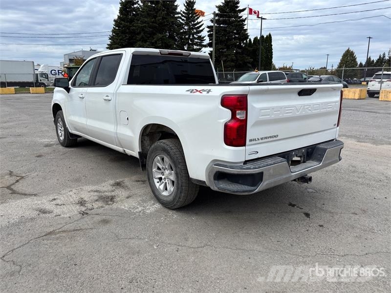 Chevrolet Silverado 1500 LT 4x4 Crew Cab Pickup Anders