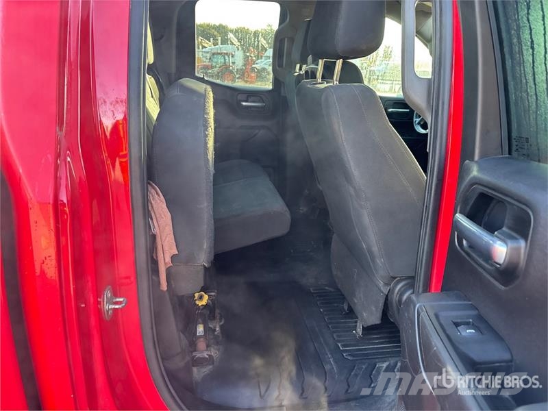 Chevrolet Silverado 1500 4x4 Crew Cab Pickup Další