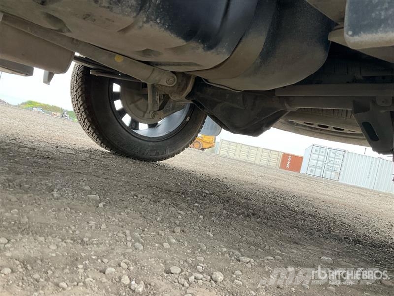 Chevrolet Silverado 1500 LT 4x4 Crew Cab Pickup Egyéb