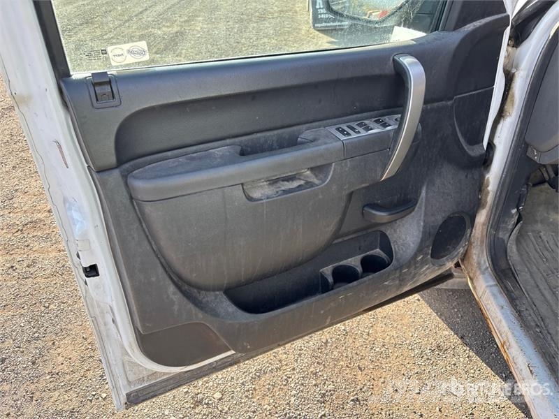 Chevrolet Silverado 1500 LS 4x4 Extended Cab Pickup Övriga bilar
