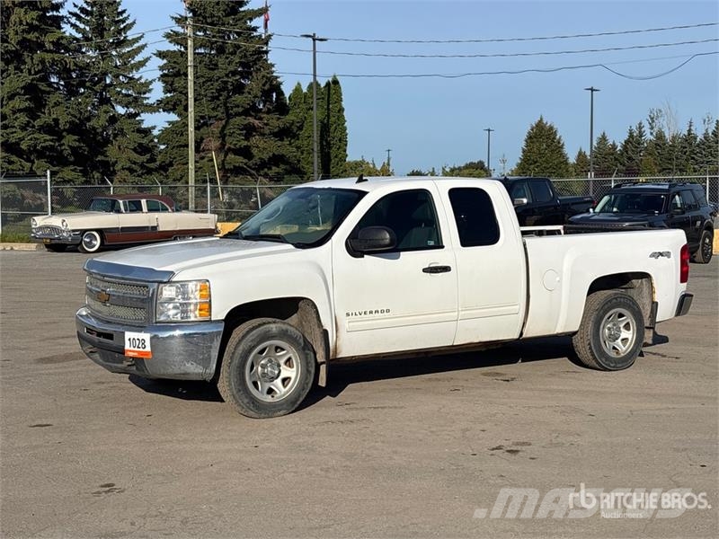 Chevrolet Silverado 1500 LS 4x4 Extended Cab Pickup Övriga bilar