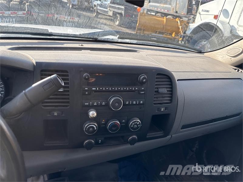 Chevrolet Silverado 1500 LS 4x4 Extended Cab Pickup Övriga bilar