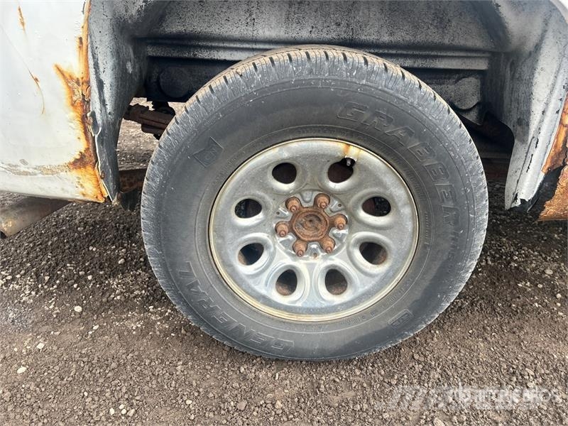Chevrolet Silverado 1500 4x4 Extended Cab Pickup Outro