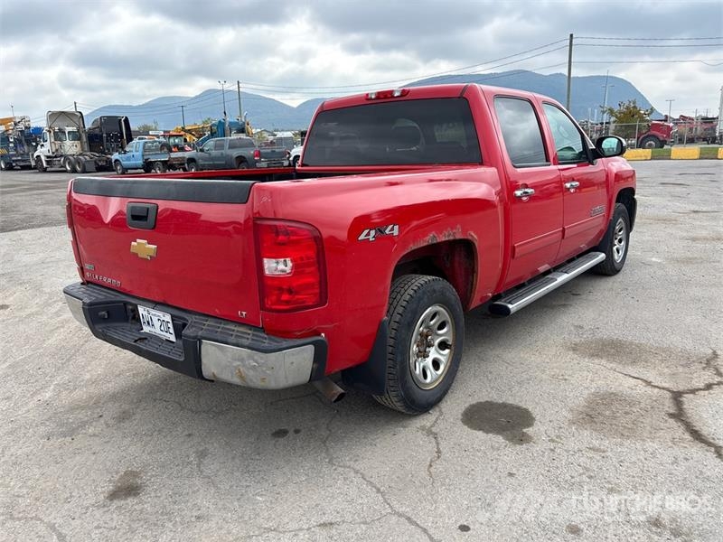 Chevrolet Silverado 1500 LT 4x4 Crew Cab Pickup Övriga bilar