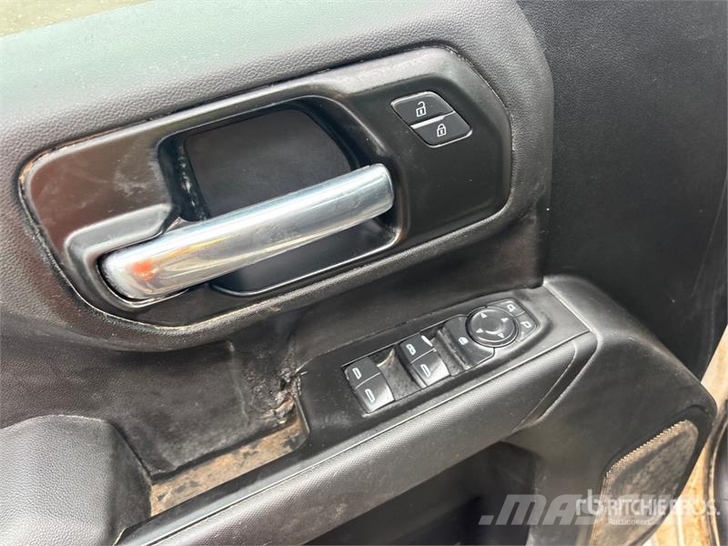 Chevrolet Silverado 1500 4x4 Extended Cab Pickup Egyéb