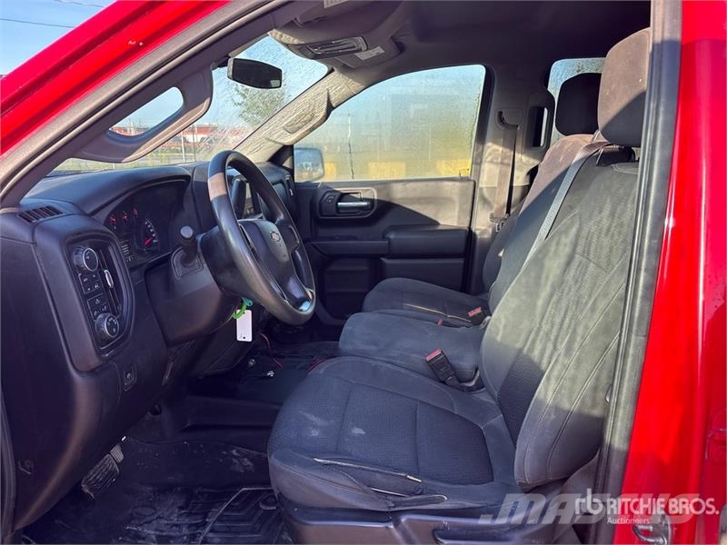 Chevrolet Silverado 1500 4x4 Crew Cab Pickup Další
