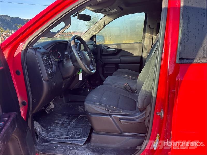 Chevrolet Silverado 1500 4x4 Crew Cab Pickup Další