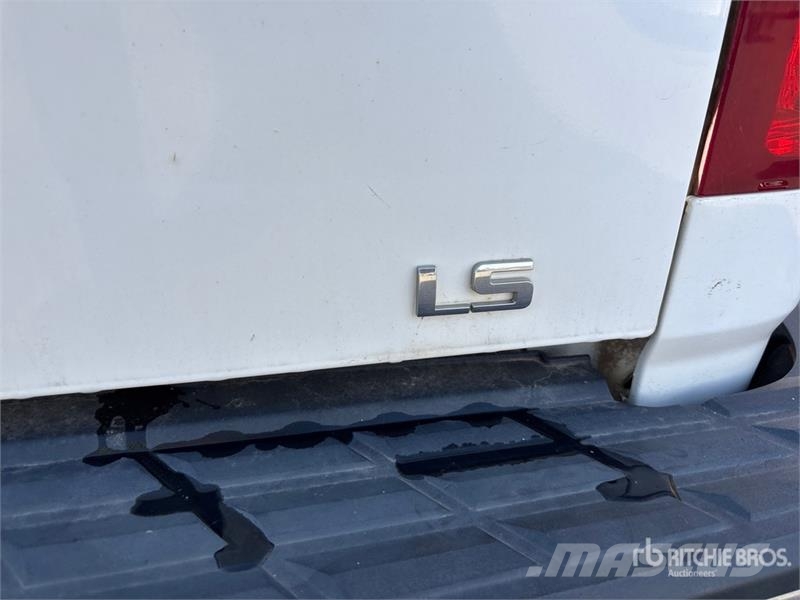 Chevrolet Silverado 1500 LS 4x4 Extended Cab Pickup Övriga bilar