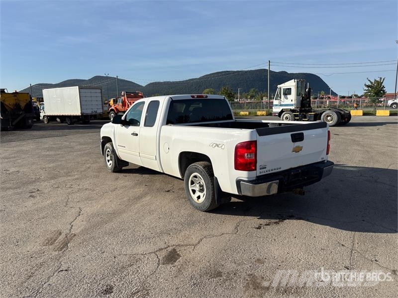 Chevrolet Silverado 1500 LS 4x4 Extended Cab Pickup Övriga bilar