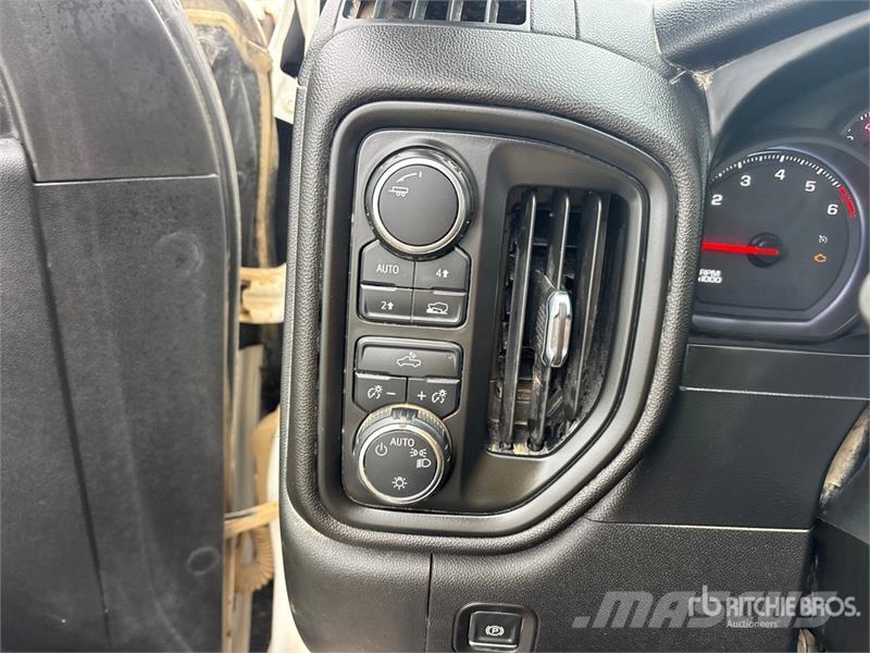 Chevrolet Silverado 1500 4x4 Extended Cab Pickup Egyéb