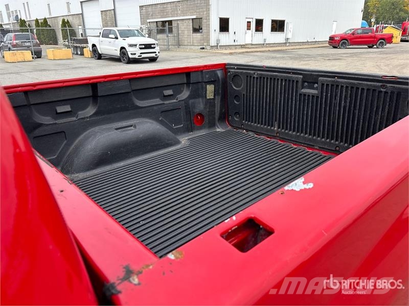 Chevrolet Silverado 1500 LT 4x4 Crew Cab Pickup Övriga bilar