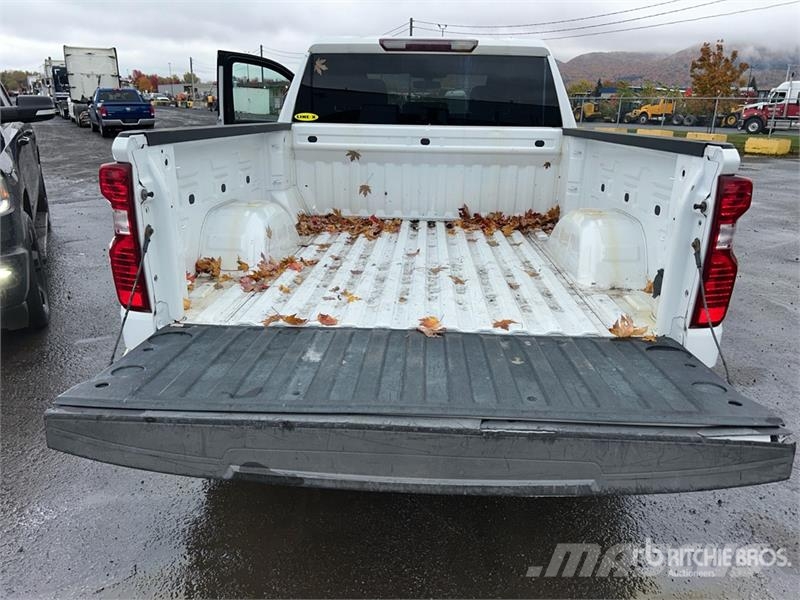 Chevrolet Silverado 1500 LT 4x4 Crew Cab Pickup Anders