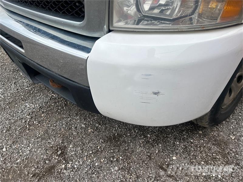 Chevrolet Silverado 1500 4x4 Extended Cab Pickup Outro
