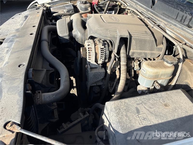 Chevrolet Silverado 1500 LS 4x4 Extended Cab Pickup Övriga bilar