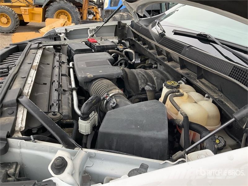 Chevrolet Silverado 1500 LT 4x4 Crew Cab Pickup Egyéb