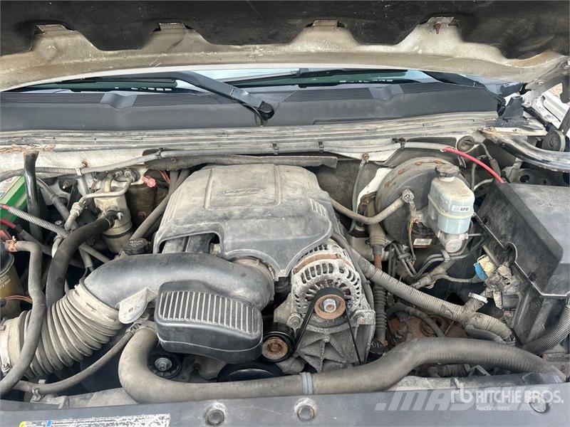 Chevrolet Silverado 1500 4x4 Extended Cab Pickup Outro
