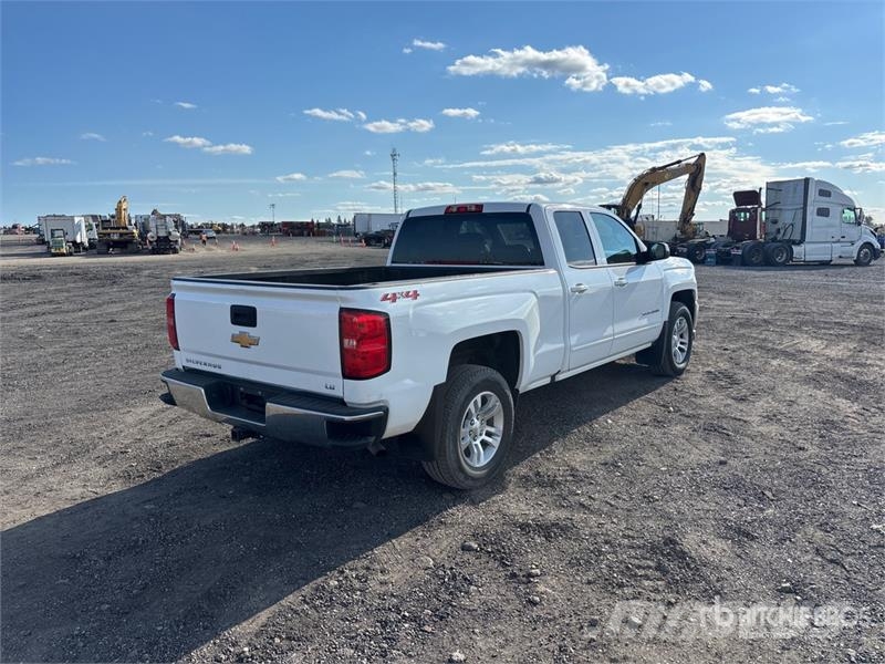 Chevrolet Silverado 1500 LD 4x4 Extended Cab Pickup Diger