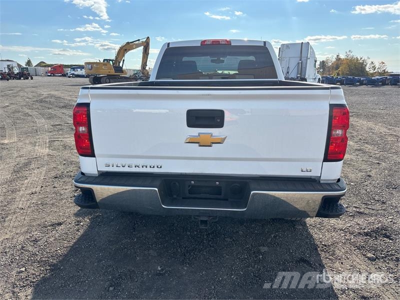 Chevrolet Silverado 1500 LD 4x4 Extended Cab Pickup Diger
