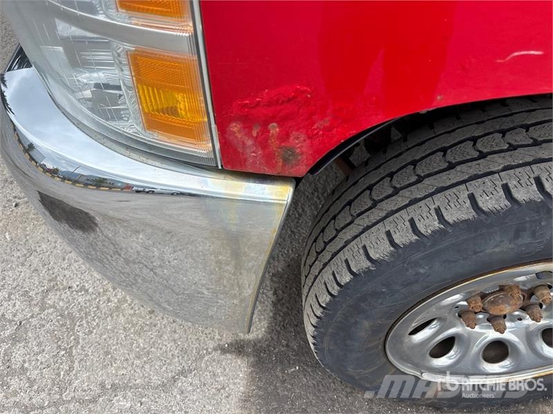 Chevrolet Silverado 1500 LT 4x4 Crew Cab Pickup Övriga bilar