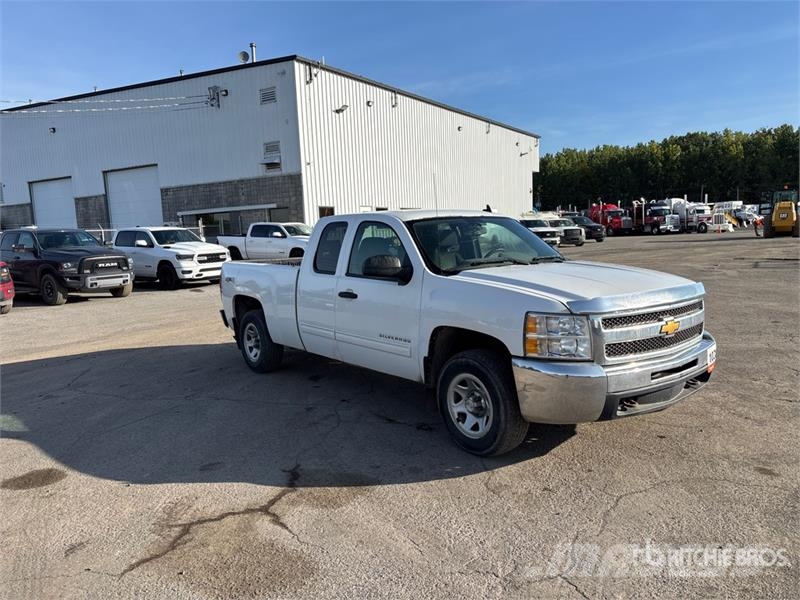 Chevrolet Silverado 1500 LS 4x4 Extended Cab Pickup Övriga bilar