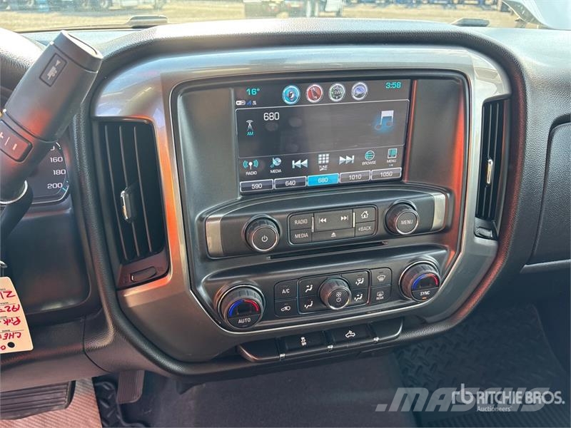 Chevrolet Silverado 1500 LD 4x4 Extended Cab Pickup Diger