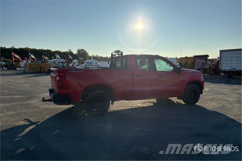 Chevrolet Silverado 1500 4x4 Crew Cab Pickup Další