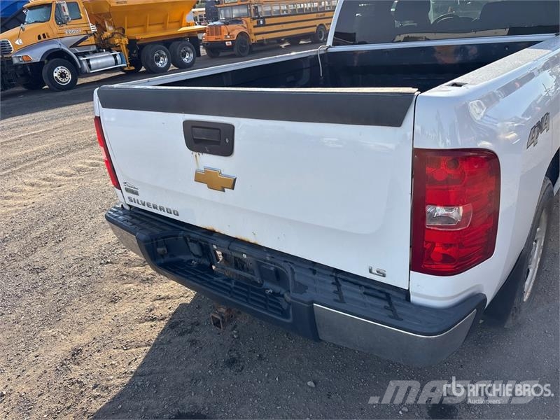 Chevrolet Silverado 1500 LS 4x4 Extended Cab Pickup Övriga bilar