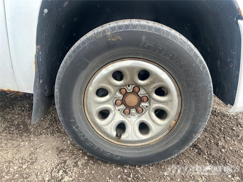 Chevrolet Silverado 1500 4x4 Extended Cab Pickup Outro