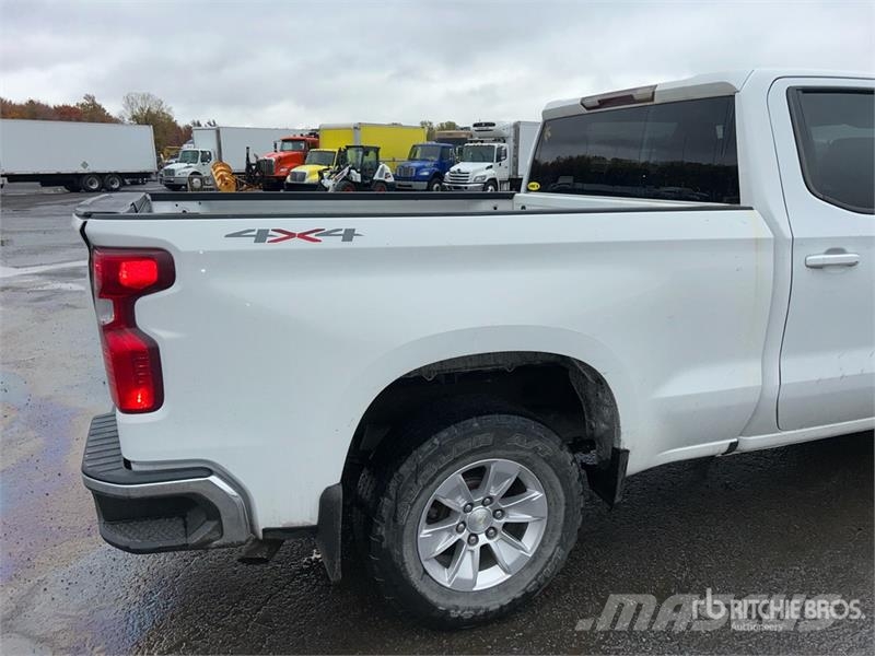 Chevrolet Silverado 1500 LT 4x4 Crew Cab Pickup Anders