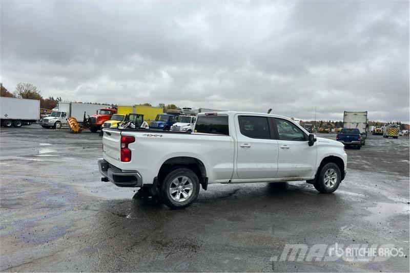 Chevrolet Silverado 1500 LT 4x4 Crew Cab Pickup Anders