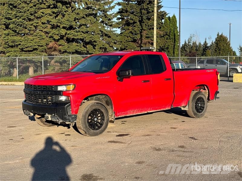 Chevrolet Silverado 1500 4x4 Crew Cab Pickup Další