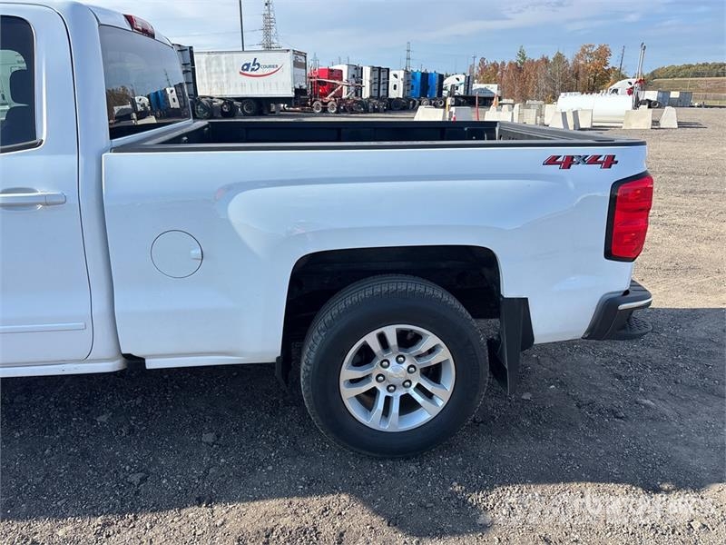 Chevrolet Silverado 1500 LD 4x4 Extended Cab Pickup Diger