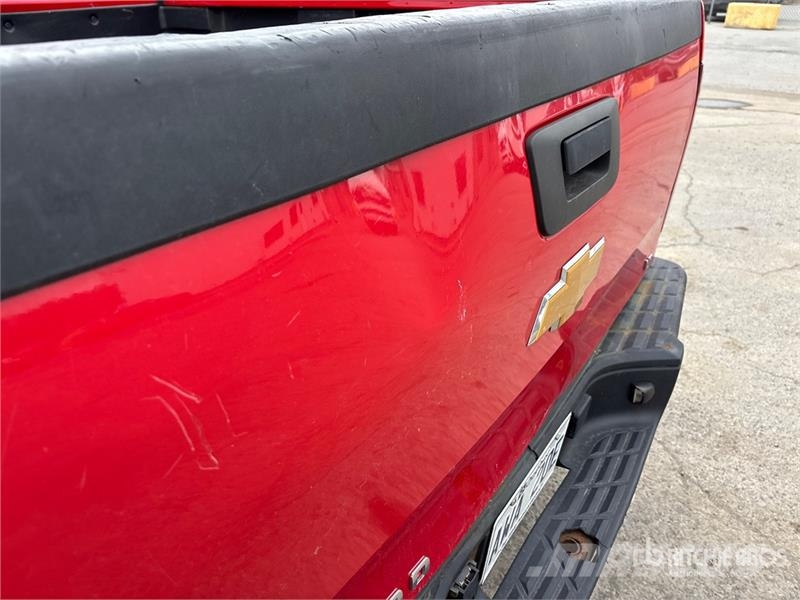 Chevrolet Silverado 1500 LT 4x4 Crew Cab Pickup Övriga bilar