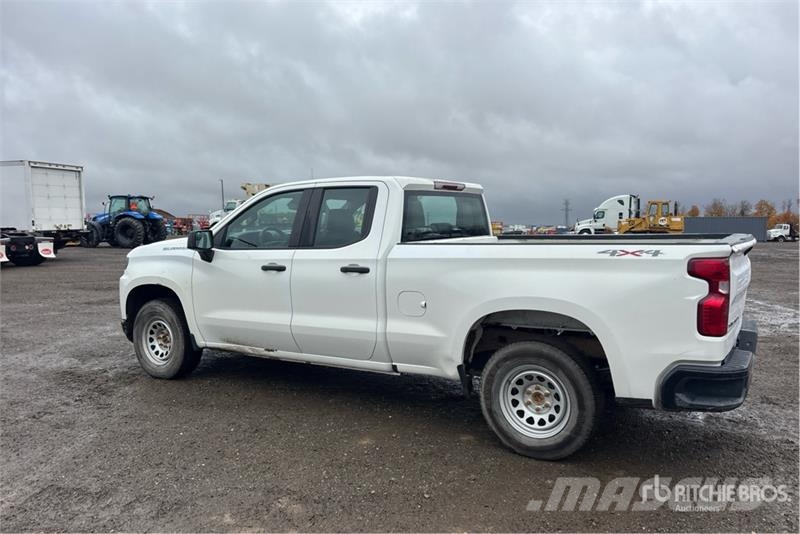 Chevrolet Silverado 1500 4x4 Extended Cab Pickup Egyéb