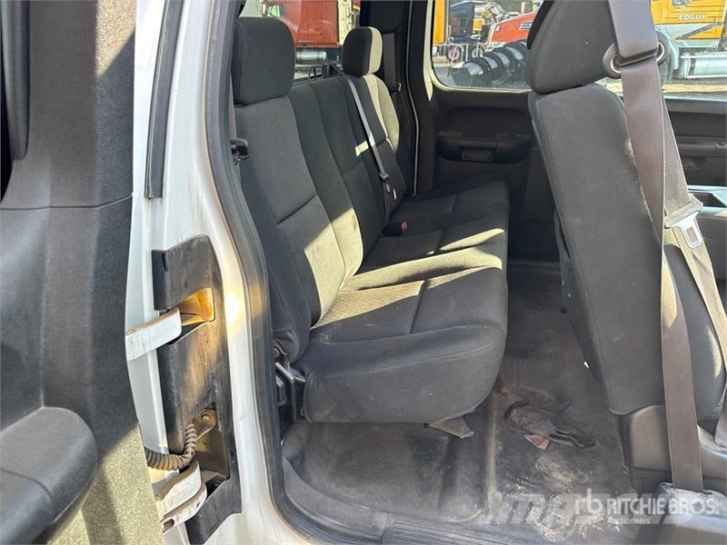 Chevrolet Silverado 1500 LS 4x4 Extended Cab Pickup Övriga bilar