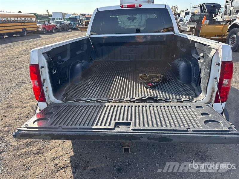 Chevrolet Silverado 1500 LS 4x4 Extended Cab Pickup Övriga bilar