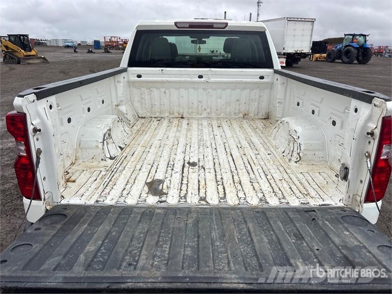 Chevrolet Silverado 1500 4x4 Extended Cab Pickup Egyéb