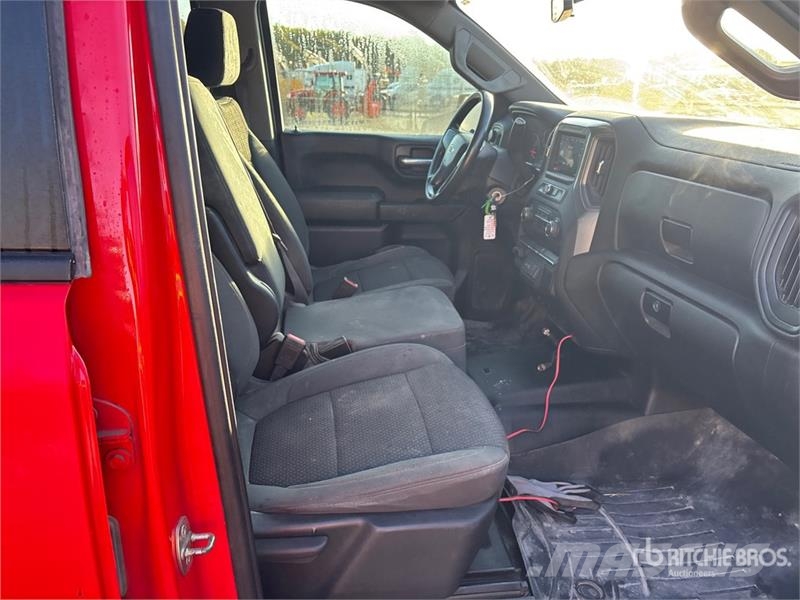 Chevrolet Silverado 1500 4x4 Crew Cab Pickup Další
