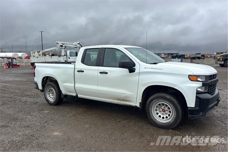 Chevrolet Silverado 1500 4x4 Extended Cab Pickup Egyéb