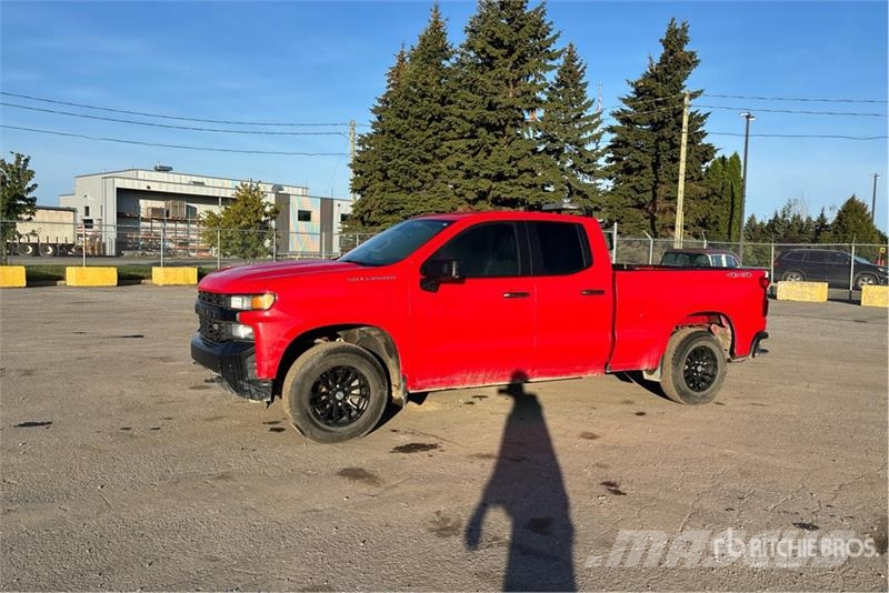 Chevrolet Silverado 1500 4x4 Crew Cab Pickup Další