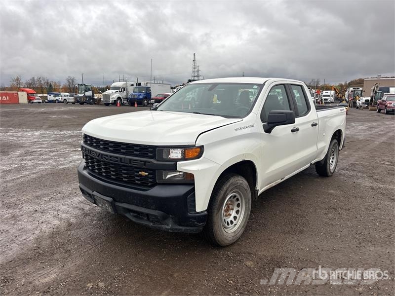 Chevrolet Silverado 1500 4x4 Extended Cab Pickup Egyéb