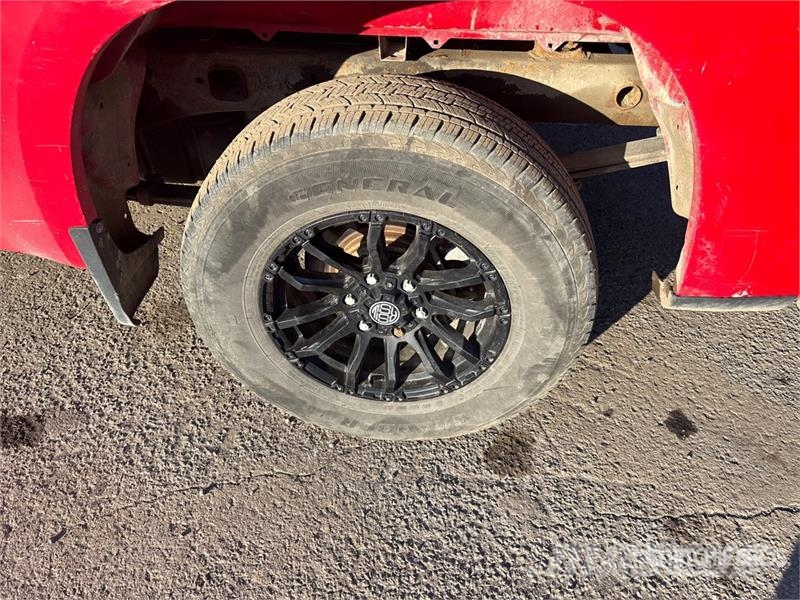 Chevrolet Silverado 1500 4x4 Crew Cab Pickup Další