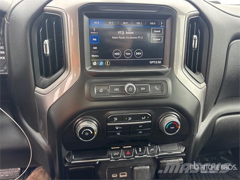 Chevrolet Silverado 1500 4x4 Extended Cab Pickup Egyéb