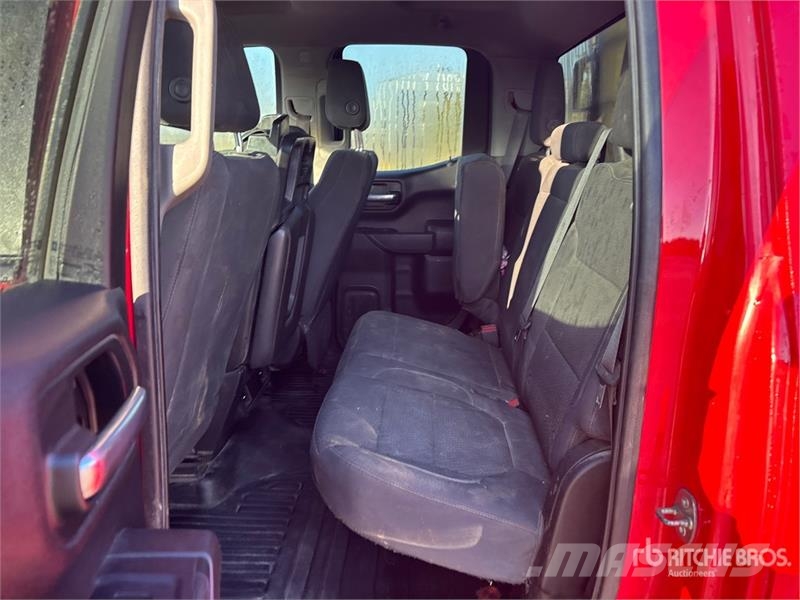 Chevrolet Silverado 1500 4x4 Crew Cab Pickup Další