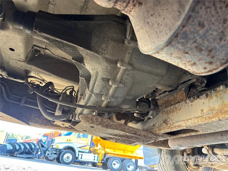 Chevrolet Silverado 1500 LS 4x4 Extended Cab Pickup Övriga bilar