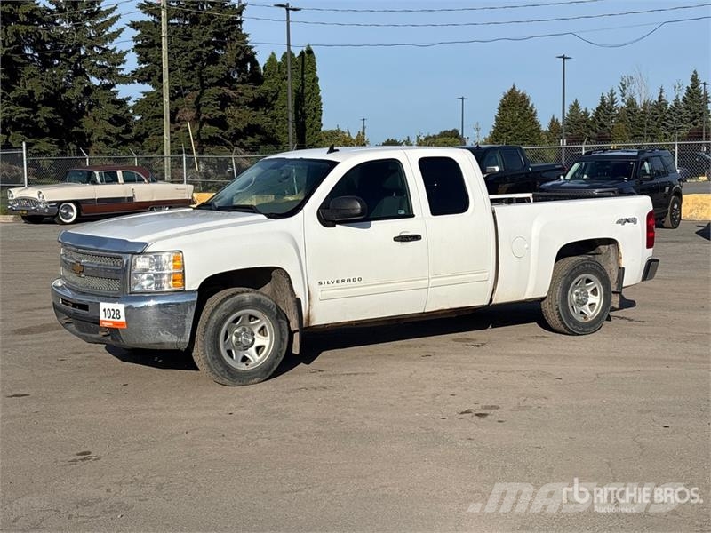 Chevrolet Silverado 1500 LS 4x4 Extended Cab Pickup Övriga bilar