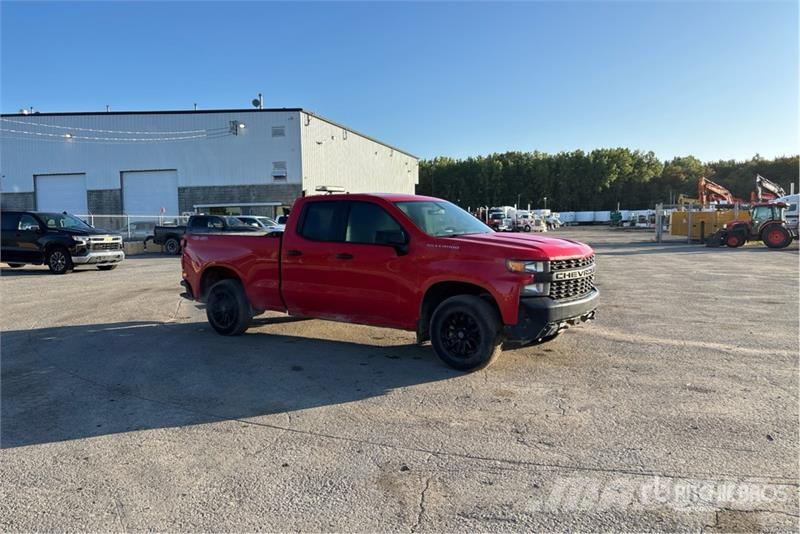 Chevrolet Silverado 1500 4x4 Crew Cab Pickup Další