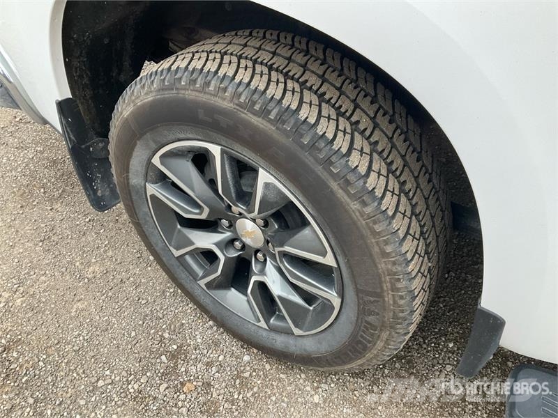 Chevrolet Silverado 1500 LT 4x4 Crew Cab Pickup Egyéb