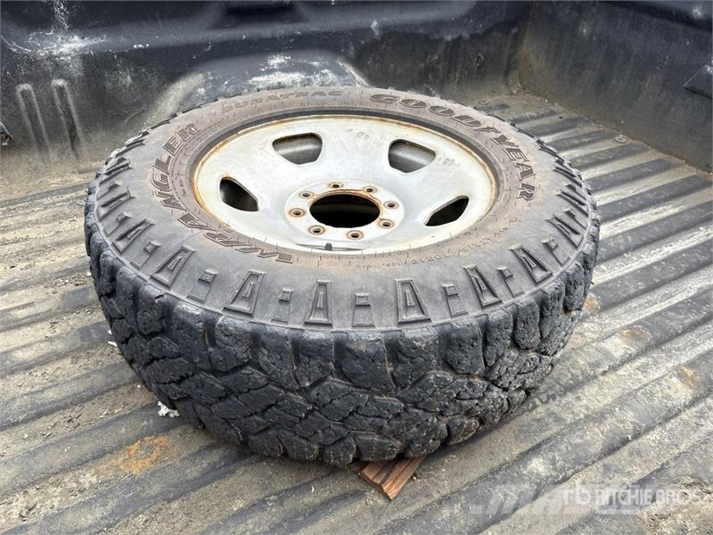 Chevrolet Silverado 1500 4x4 Crew Cab Pickup Прочие фургоны